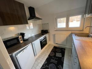 a small kitchen with a sink and a microwave at 5-Täler Stern in Geislingen an der Steige