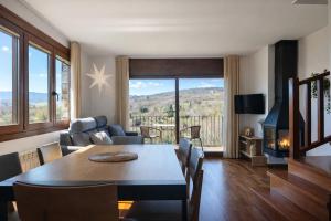 a living room with a table and a couch at Allotjaments Pirineus in Molló
