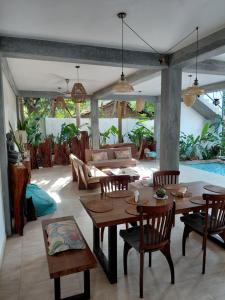 a living room with a table and chairs and a couch at Villa Mosaic in Tangalle