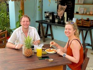 a man and a woman sitting at a table eating food at Hotel Jaiba Mahahual - Adults Only in Mahahual