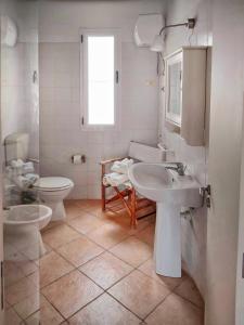 a bathroom with a sink and a toilet at Attico Surfhouse Mistral Estoril in Sal Rei +16 photos