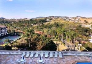 a view of a resort with a pool and trees at Flat 108B com lazer próx ao centro in Serra Negra