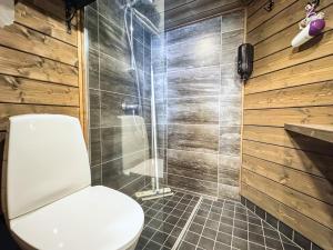 a bathroom with a toilet and a shower at Panorama Iglu Hankasalmi Resort in Hankasalmi