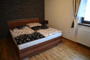 Postel nebo postele na pokoji v ubytování Apartmány Nad řekou