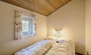 a room with two beds in it with a window at VE400-Vejers-Strand-Engesovej-52 in Vejers Strand +31 photos