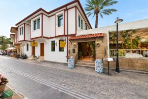 a building on the side of a street at Hotel Zurich Oldtown in Antalya