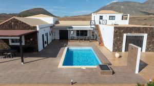 a villa with a swimming pool and a house at Villa Alfalfa in Puerto del Rosario +16 photos