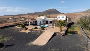 a house in the middle of a desert at Villa Alfalfa in Puerto del Rosario