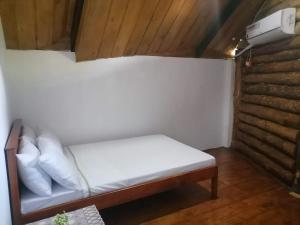 a small room with a bench in a room at Kuyas Tree House in Puerto Princesa City +4 photos