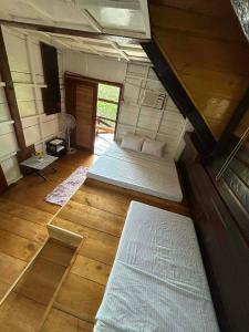 an overhead view of a room with two beds at Kuyas Tree House in Puerto Princesa City
