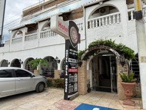 a car parked outside of a restaurant with a sign at Hotel orla House in Petrolina