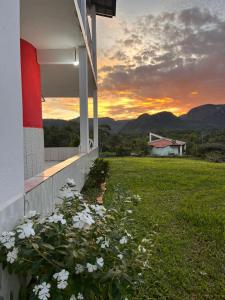 a house with white flowers on the side of it at Suítes FM in Cavalcante