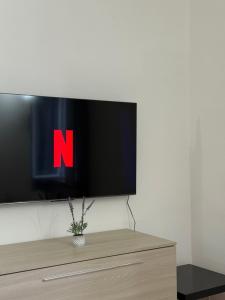 a flat screen tv sitting on top of a table at Spazioso appartamento 2 in Tortona +2 photos