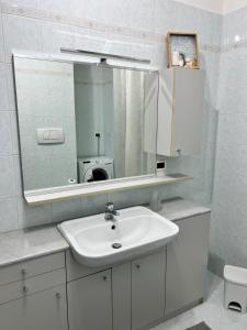 a white bathroom with a sink and a mirror at Iris in Montecchio Maggiore +12 photos