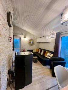 a living room with a couch and a table at Chalet de la fée Marion et Alice in Virton