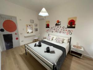 a bedroom with a bed with shoes on it at Arkem's home in Norma