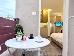 a white table in a room with a bedroom at Pure Sense in Beʼer Ora