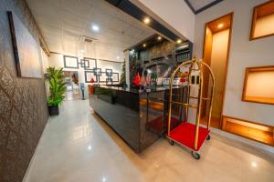 a lobby with a store with a red luggage cart at City Life in İskenderun