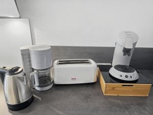 a counter top with a coffee maker and a blender at Sérénité vue mer in Courseulles-sur-Mer