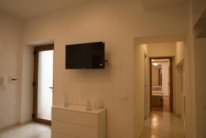 a living room with a flat screen tv on the wall at La Ruelle in Sulmona
