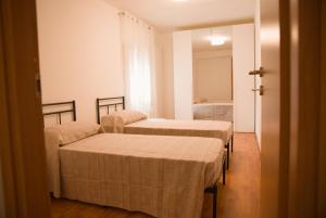 a room with two beds and a mirror at La Ruelle in Sulmona