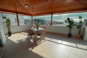 a patio with a table and chairs on a balcony at City Life in İskenderun