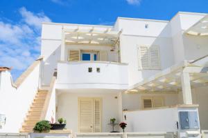 a white house with stairs in front of it at La Casa al mare Torre San Giovanni in Torre San Giovanni Ugento