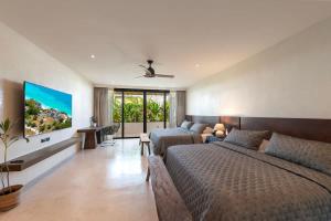 a living room with two beds and a couch at Twin Luxury Villas - Groups Prstigia MX in Tulum