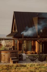 a house with a solarium on the roof at oto.domki in Rokiciny Podhalanskie