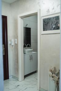 a bathroom with a sink and a mirror at Apartman Centar in Doboj