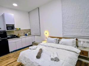a bedroom with a bed with towels on it at Koresh 10 -revelin suite in Jerusalem