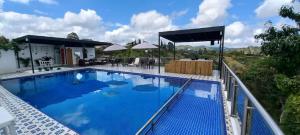 a view of a swimming pool at a resort at Hotel Mirador Cielo Azul in Horizonte