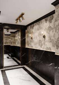 a lobby with black and white marble walls and a ceiling at Hotel Bela Kuka - White House in Bitola +69 photos