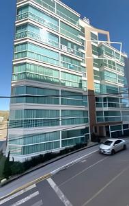 a car parked in front of a building at Apto Lavandas|2Qts.Lado Centro Eventos,150m Termas in Piratuba