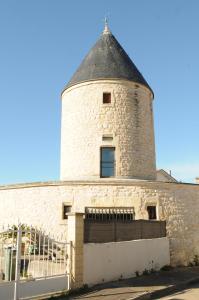 an old brick building with a black roof at l'Oracle Albinos in Nîmes