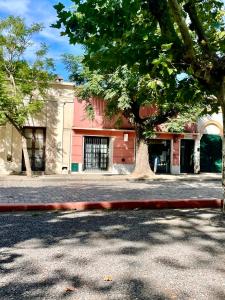a red curb in front of a building at Areco Hostel in San Antonio de Areco