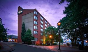 Photo de la galerie de l'établissement Waterfront Hotel Downtown Burlington, à Burlington