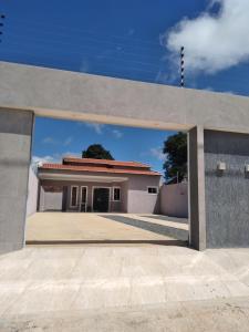 a view of a house from the driveway at Casa Selma Ubajara in Ubajara