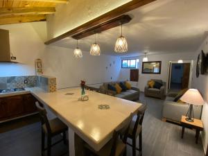 a kitchen and living room with a table and a couch at Hotel Mi Pueblito Tapalpa in Tapalpa