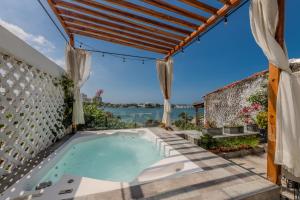 an outdoor swimming pool with a pergola at Hotel Dorado Plaza Boutique Calle del Arsenal in Cartagena de Indias