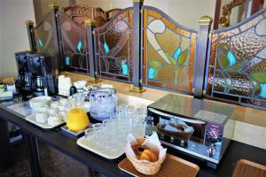 a table with glasses of orange juice and bread at ホテルマルセイユ in Shimoda