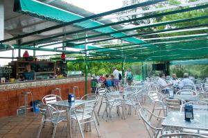 Reštaurácia alebo iné gastronomické zariadenie v ubytovaní Hostal La Pastora