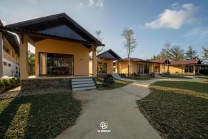 a house with a pathway in front of it at Con Nho RiverHouse Hue in Thôn Tiên Nộn