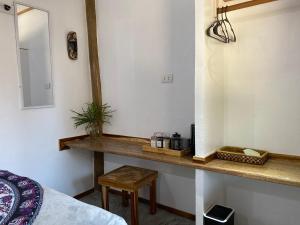 a bedroom with a wooden table in a room at Sunset Garden in San Vicente