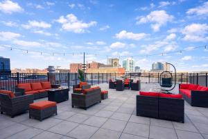 a patio with couches and chairs on a roof at McCormick Suites by Slumber Stay in Chicago