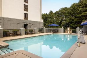 a pool at a hotel with tables and chairs at Hyatt Place Columbus/Dublin in Dublin