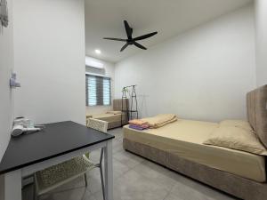 a bedroom with a bed and a ceiling fan at Ipoh TZY's Homestay in Ipoh +60 photos