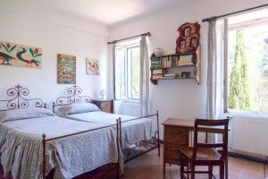 A bed or beds in a room at Casa degli Olivi