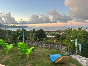 a group of chairs sitting on top of a yard at Raiatea Bellevue in Uturoa