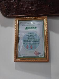 a framed picture of a sign on a wall at Homestay Mai Trường Cù Lao Chàm in Tân Hiệp